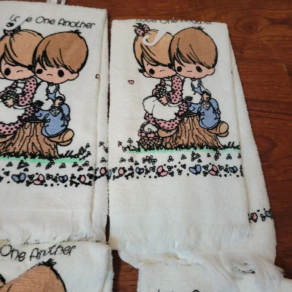 NWTs Vintage Precious Moments Kitchen Linen Set - 4 Kitchen Towels